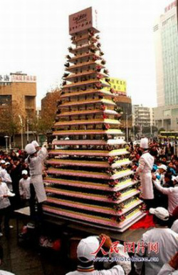 Italy: Guinness World Record for the longest strawberry cake
